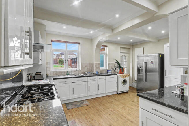 5 bed property, in Georgia Road, £750,000