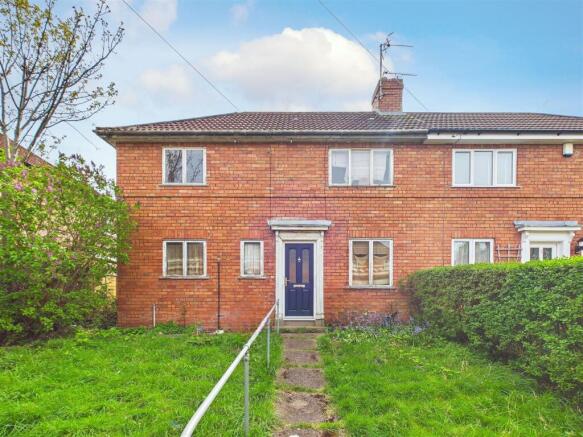 3 bed property, in Tiverton Walk, £185,000