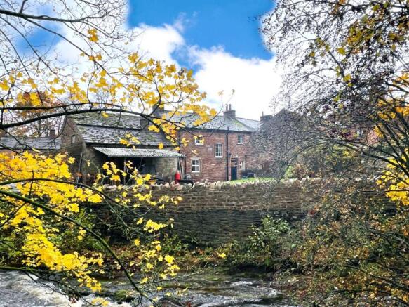 3 bed property, in Burnside, £360,000
