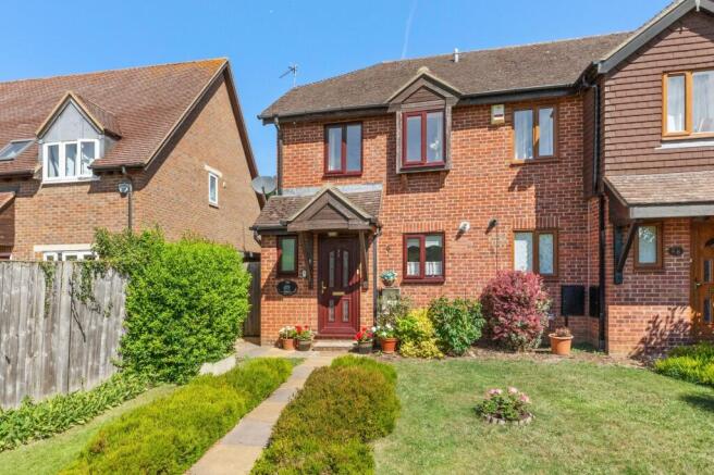 2 bed property, in Thame Road, £395,000