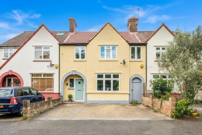 3 bed property, in Woodland Gardens, £750,000