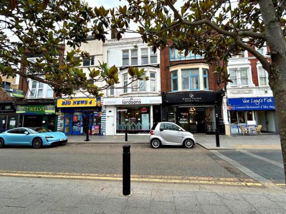 1 bed property, in Clifftown Road, £110,000