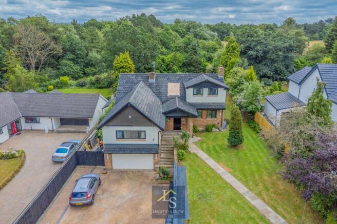 6 bed property, in Valley Close, £1,000,000