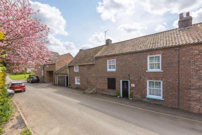 3 bed property, in Church Hill, £325,000