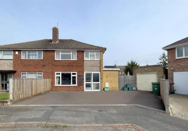 4 bed property, in Sheepscombe Close, £450,000