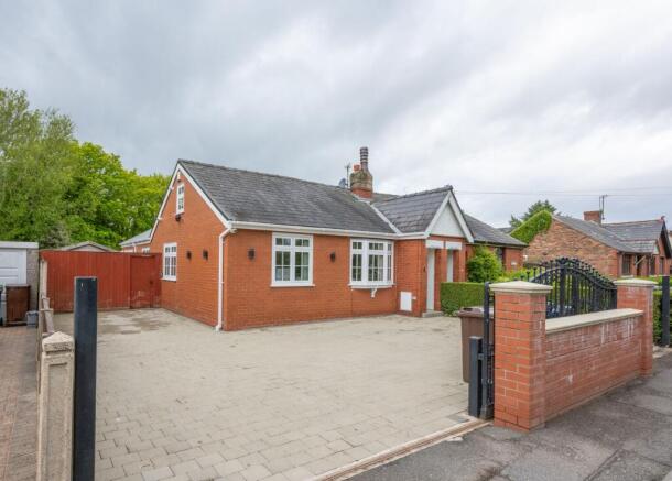 3 bed property, in Renacres Lane, £435,000