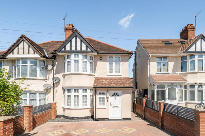 3 bed property, in Westwood Avenue, £625,000
