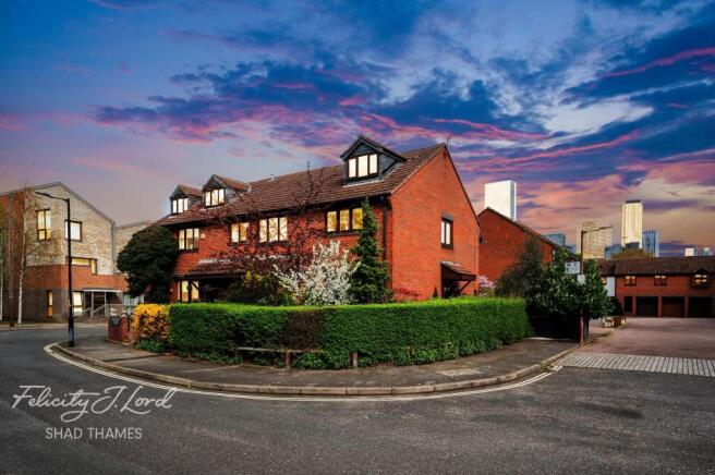 3 bed property, in Hamilton Close, £775,000
