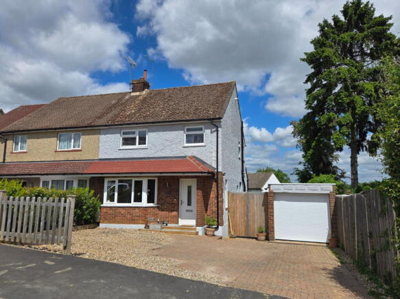 3 bed property, in Aston Road, £485,000