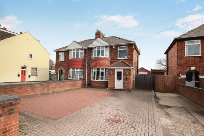 3 bed property, in Station Road, £250,000
