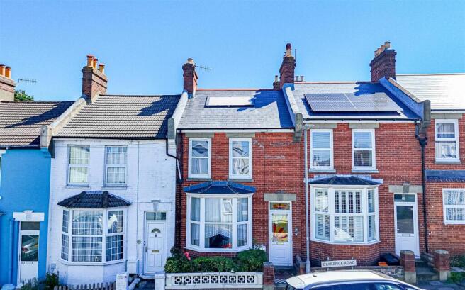3 bed property, in Clarence Road, £250,000
