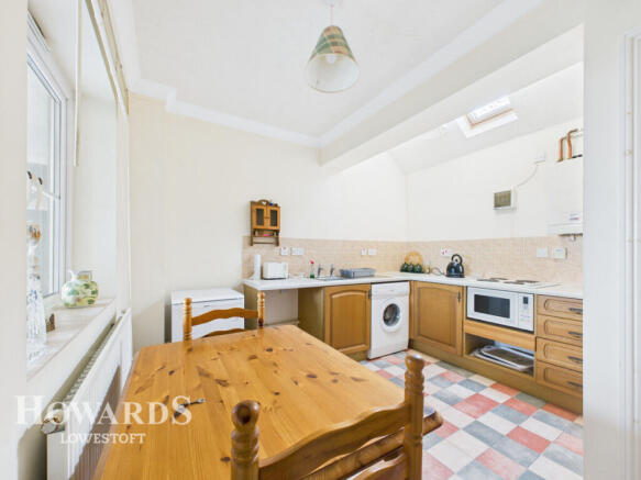 1 bed property, in High Path, £170,000