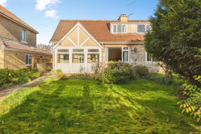 3 bed property, in Midford Road, £475,000