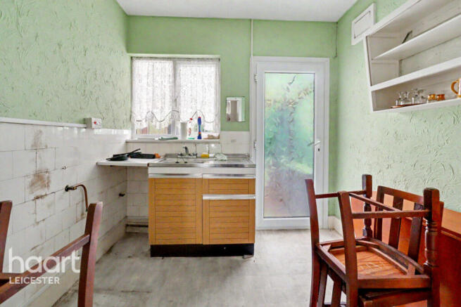 2 bed property, in Coleman Road, £180,000