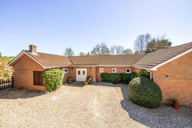 4 bed property, in Netheravon, £720,000