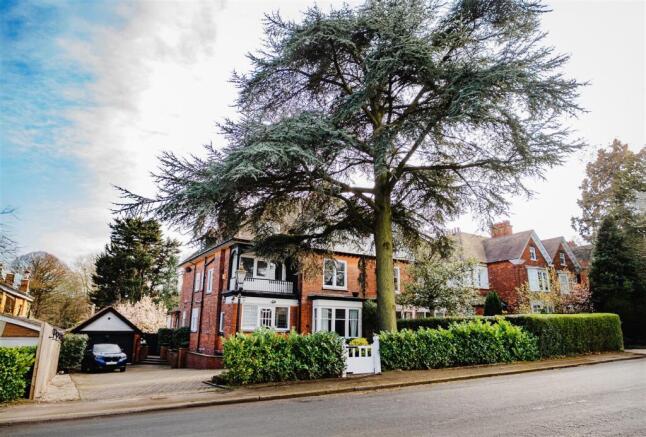 6 bed property, in Ferriby Road, £795,995