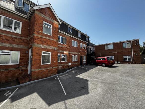 1 bed property, in Kirtleton Avenue, £120,000