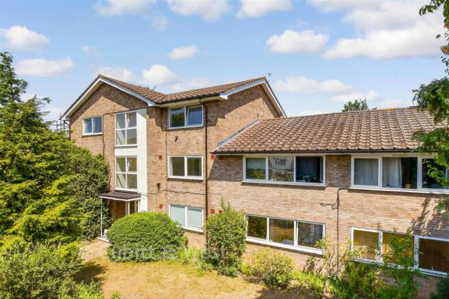 1 bed property, in Stanley Road, £220,000