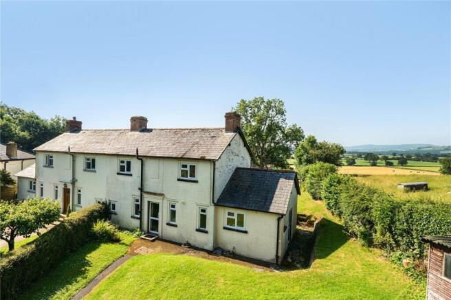 3 bed property, in Kinnerton, £195,000