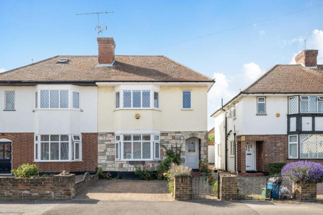 3 bed property, in West Mead, £599,950