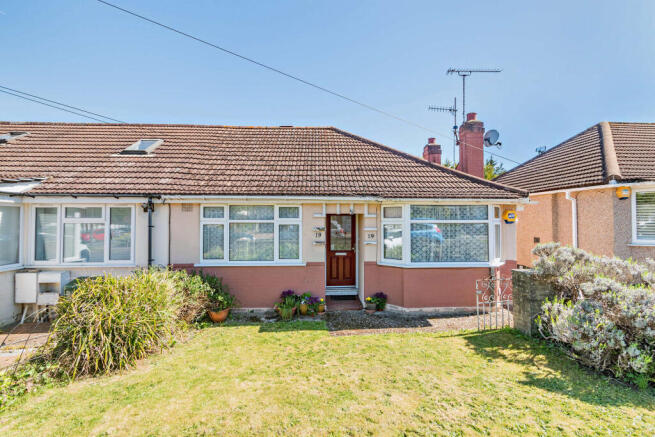 2 bed property, in Compton Place, £479,995