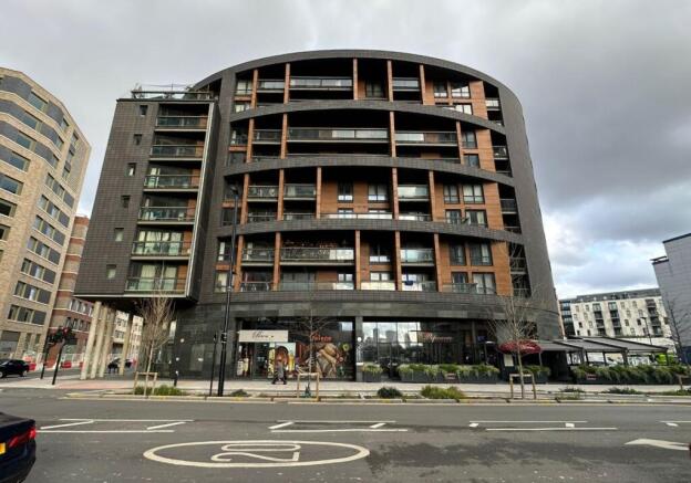 2 bed property, in Flat 79 The Sphere, £275,000