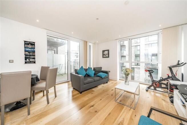 1 bed property, in Caxton Street North, £325,000