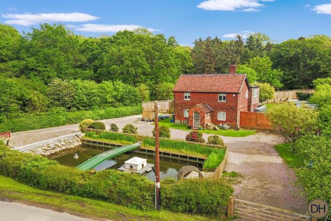 3 bed property, in Ark Royal, £800,000