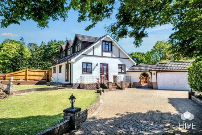 4 bed property, in Rushall Lane, £550,000