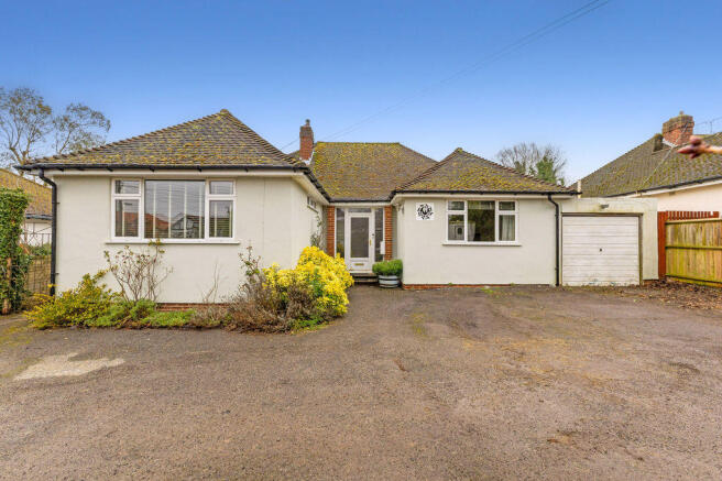 3 bed property, in Woodlands Road, £995,000