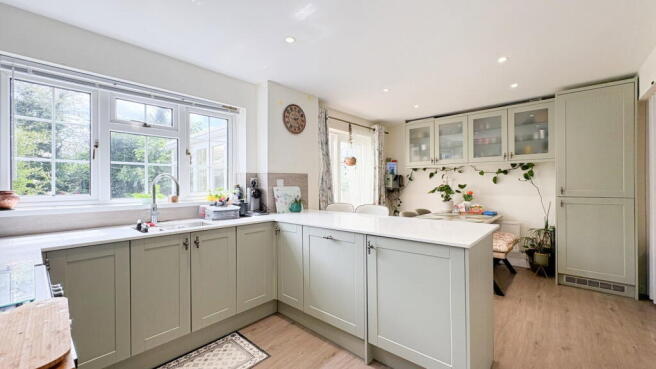4 bed property, in Great Meadow Road, £475,000