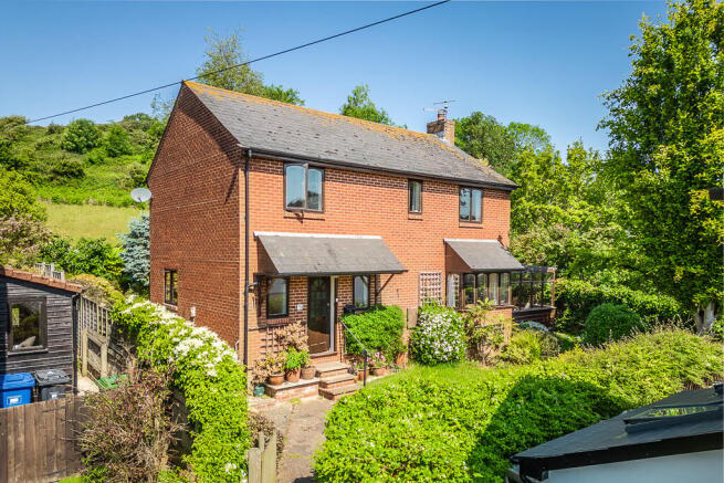 4 bed property, in Dukes Close, £500,000