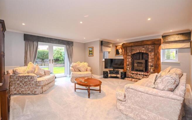 5 bed property, in The Cricketers, £850,000
