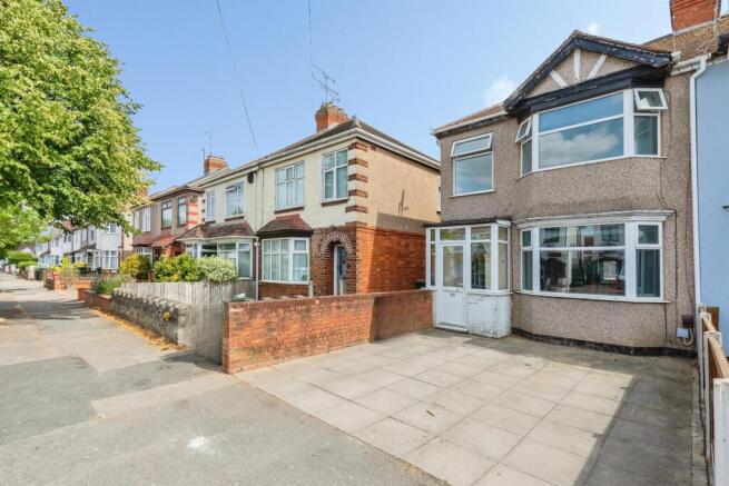 3 bed property, in Oldham Avenue, £160,000