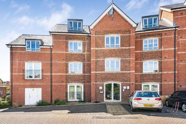 3 bed property, in Little Mill Court, £224,950