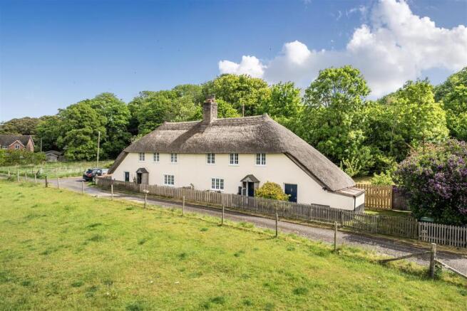 2 bed property, in Stinsford Cottages, £269,000