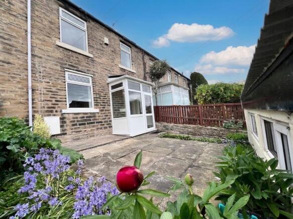 2 bed property, in West Place, £140,000