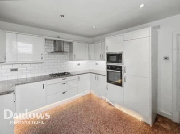 3 bed property, in Farm Road, £420,000