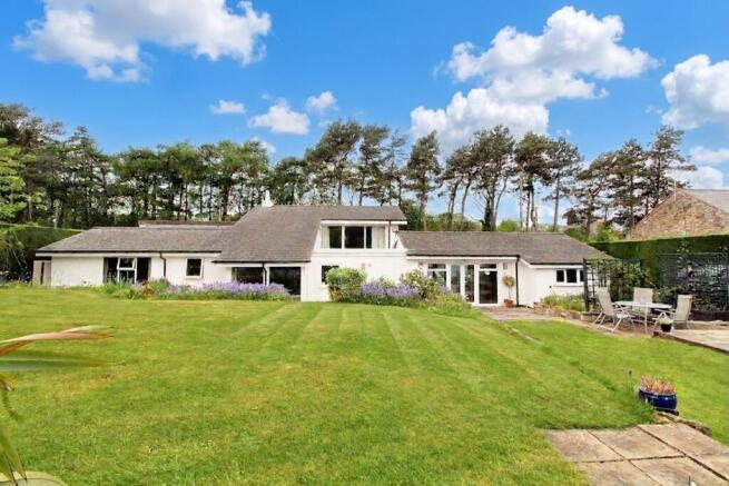 4 bed property, in Tre-Mostyn, £500,000