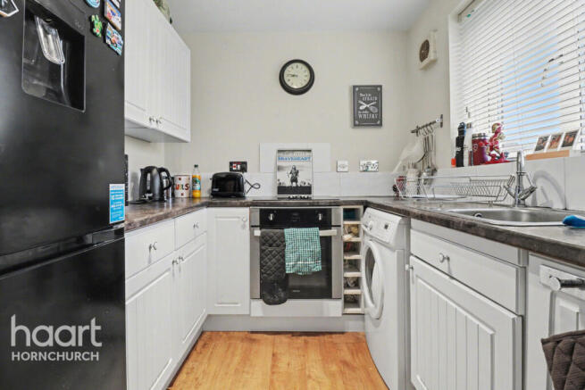 1 bed property, in 29 Naunton Way, £200,000