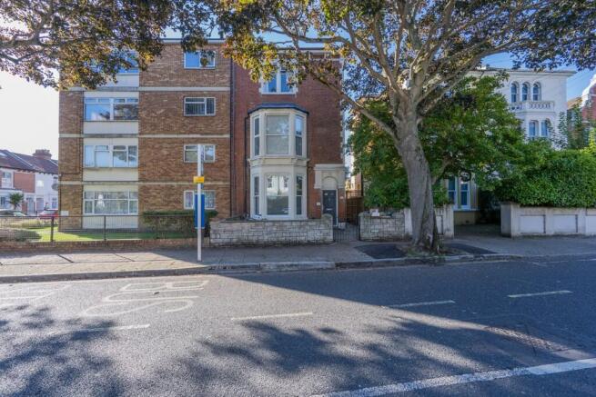 1 bed property, in Campbell Road, £80,000