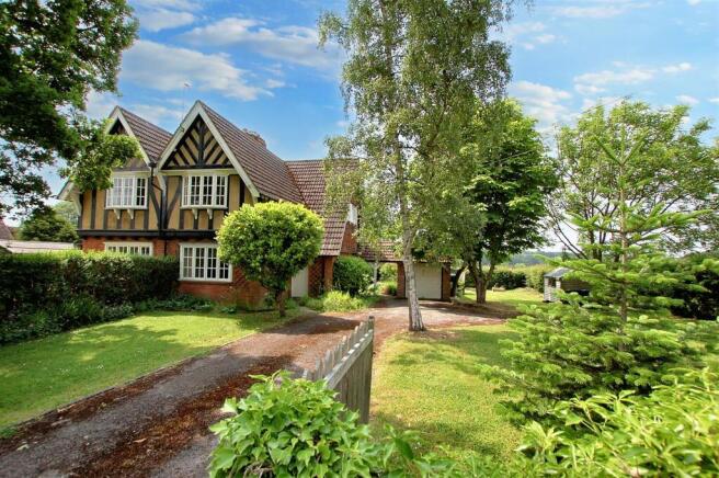 3 bed property, in Hamptons Road, £675,000
