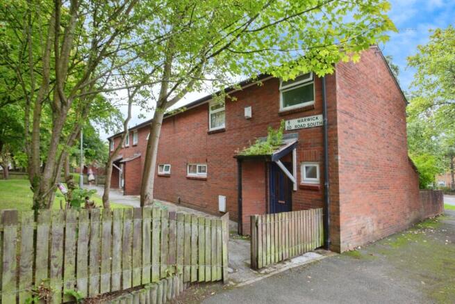 3 bed property, in Warwick Road South, £245,000