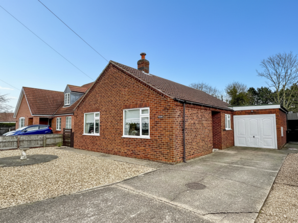 3 bed property, in Thornbeck Jubilee Road North Somercotes Louth LN11 7LH, £230,000