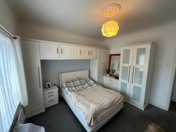 2 bed property, in Dene Crescent, £70,000