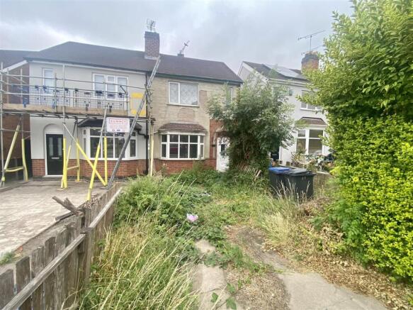 2 bed property, in Ashby Road, £145,000