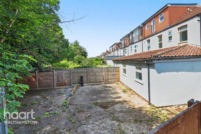 1 bed property, in Haldan Road, £325,000