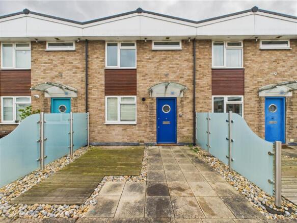2 bed property, in The Vineyards, £165,000
