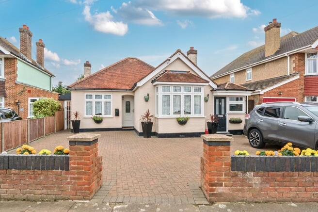 3 bed property, in The Drive, £710,000
