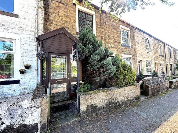 2 bed property, in Fern Street, £70,000